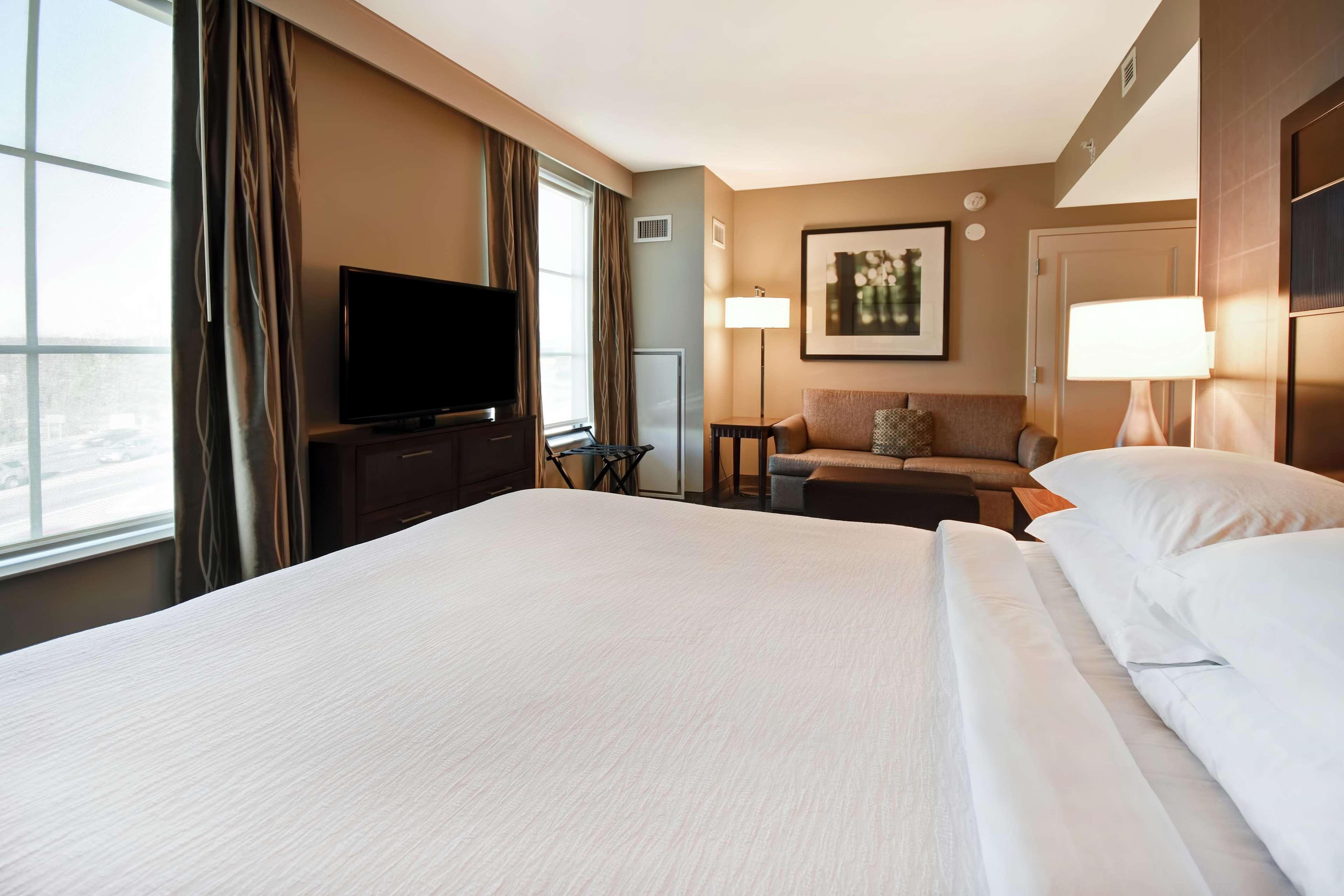 Embassy Suites Springfield Ngoại thất bức ảnh