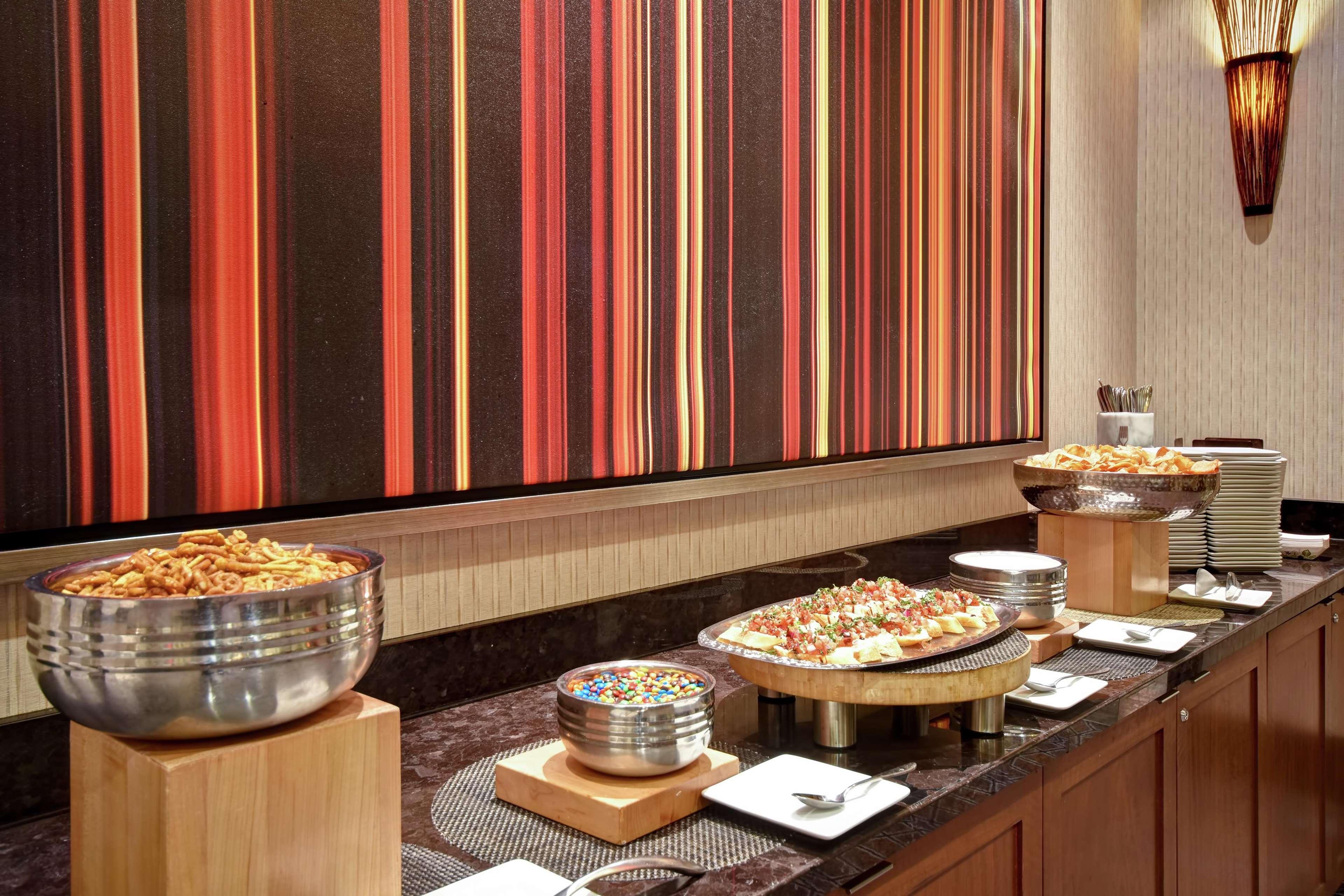 Embassy Suites Springfield Ngoại thất bức ảnh