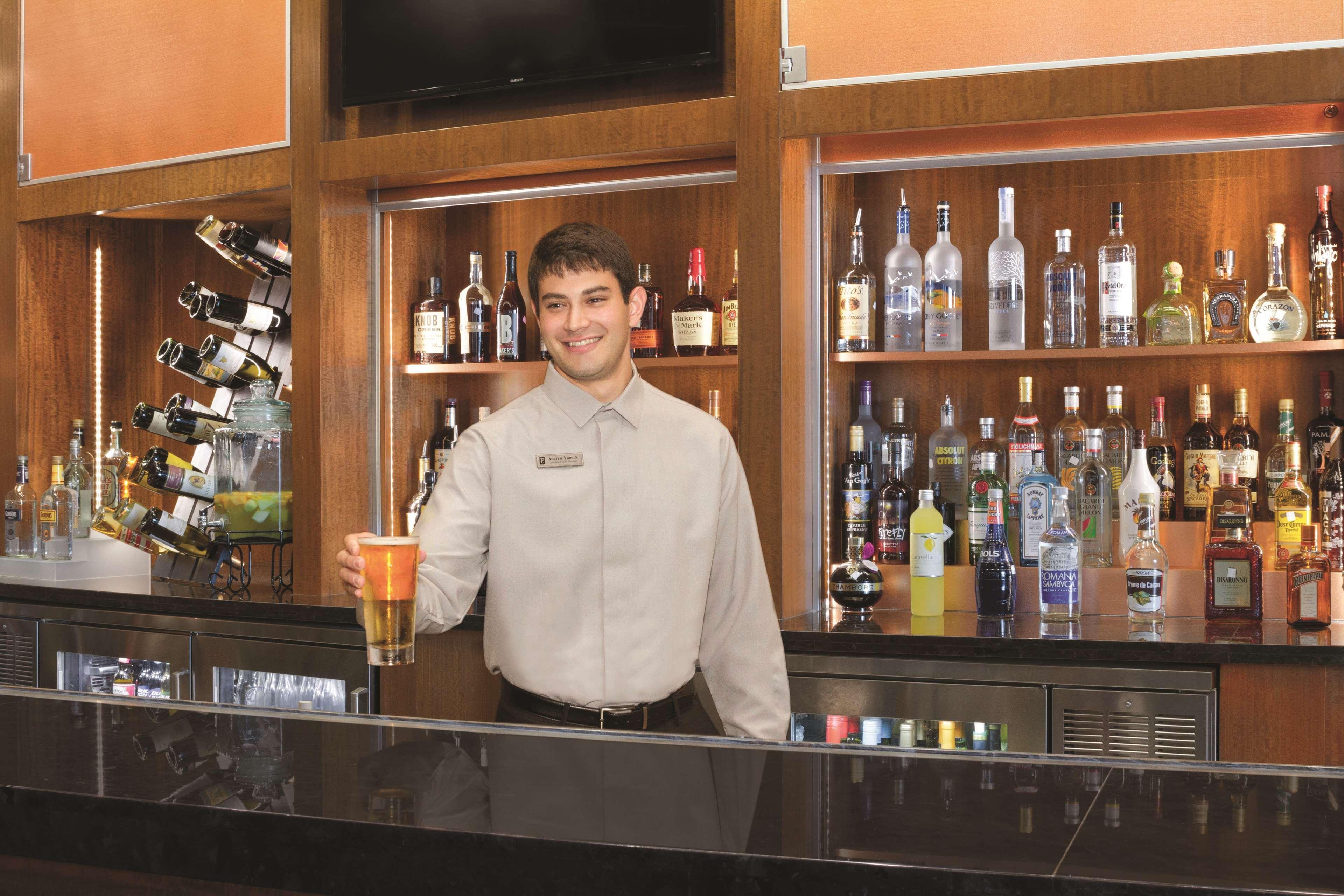 Embassy Suites Springfield Ngoại thất bức ảnh