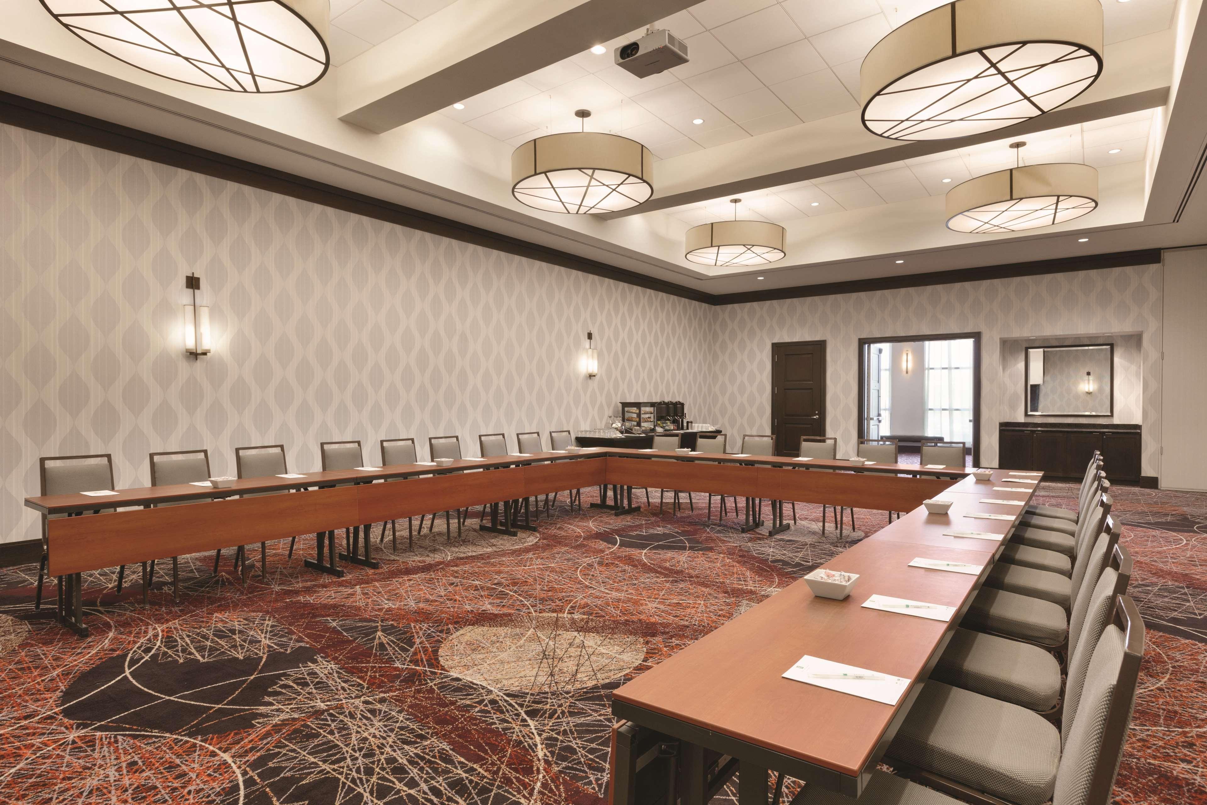 Embassy Suites Springfield Ngoại thất bức ảnh