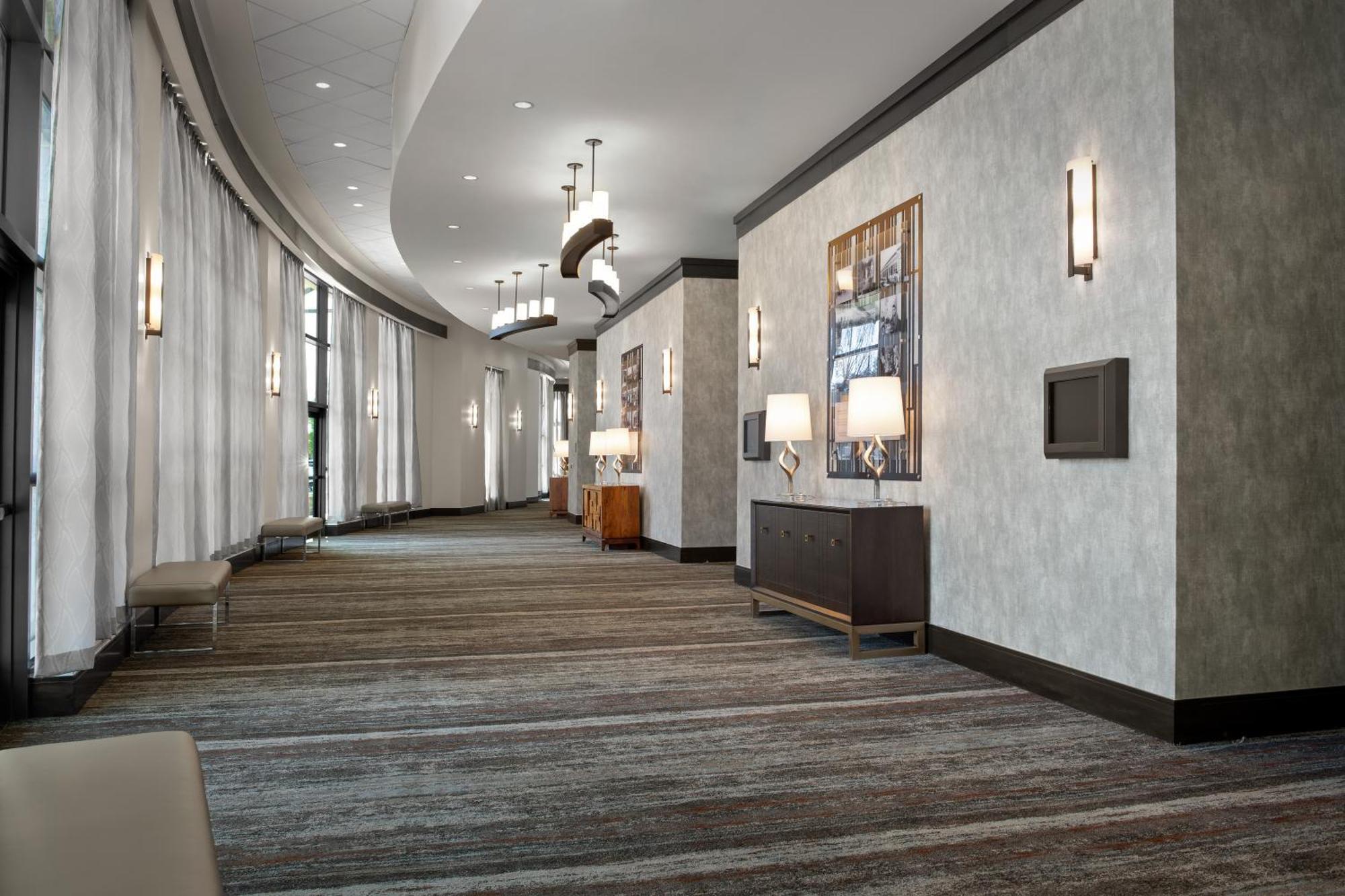 Embassy Suites Springfield Ngoại thất bức ảnh