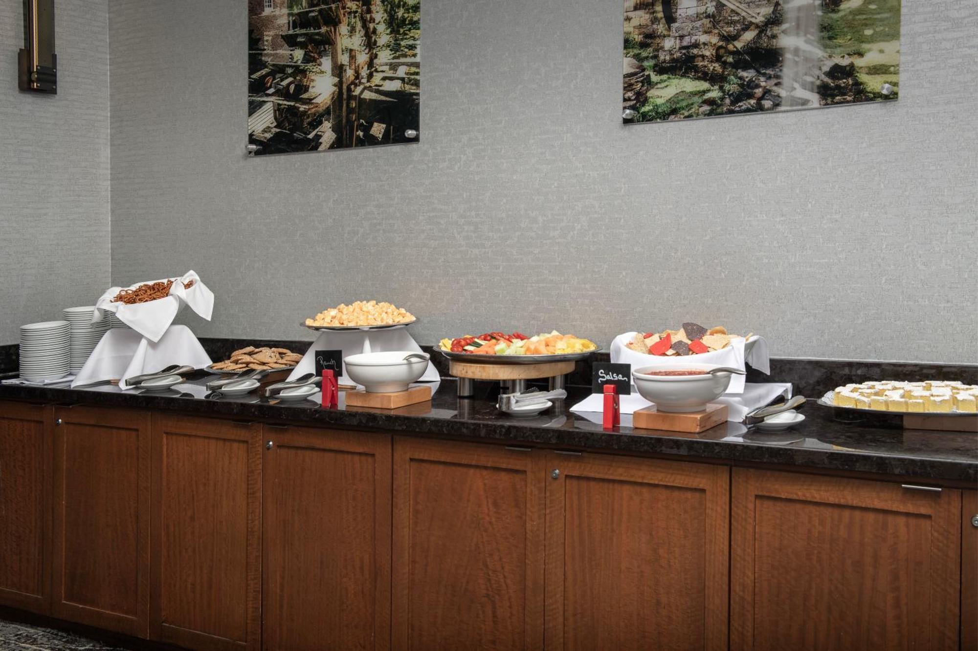 Embassy Suites Springfield Ngoại thất bức ảnh