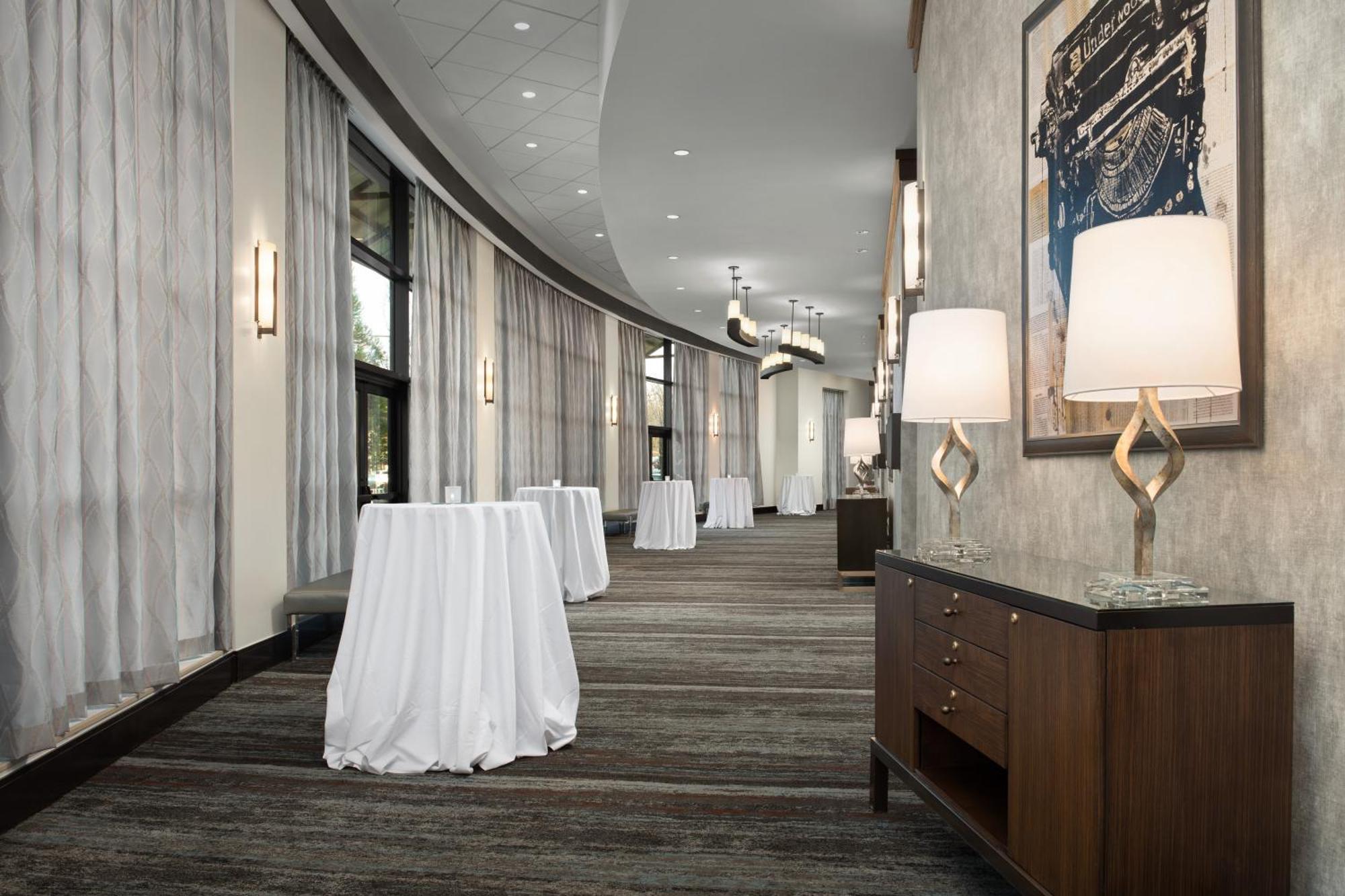 Embassy Suites Springfield Ngoại thất bức ảnh