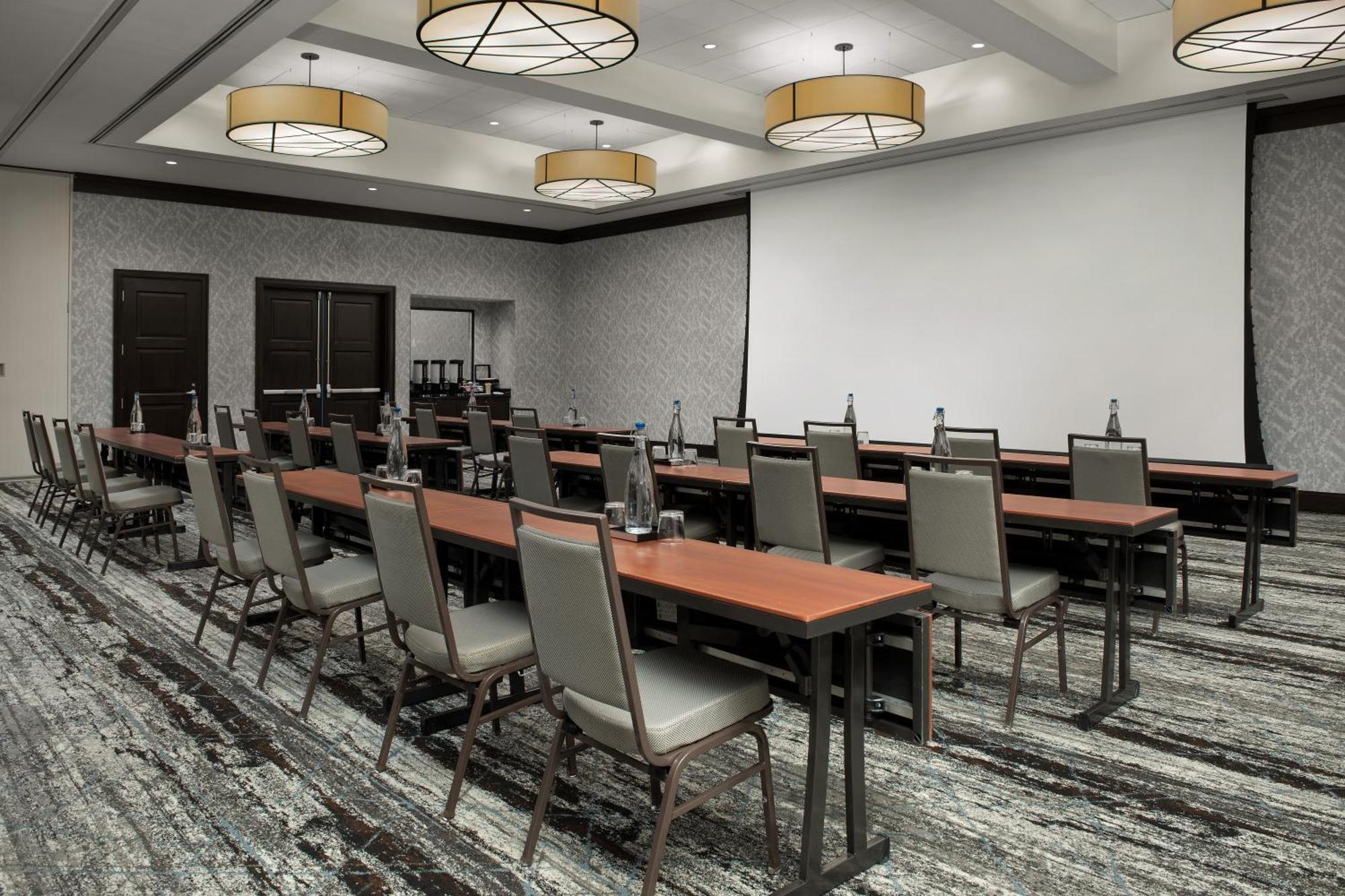 Embassy Suites Springfield Ngoại thất bức ảnh