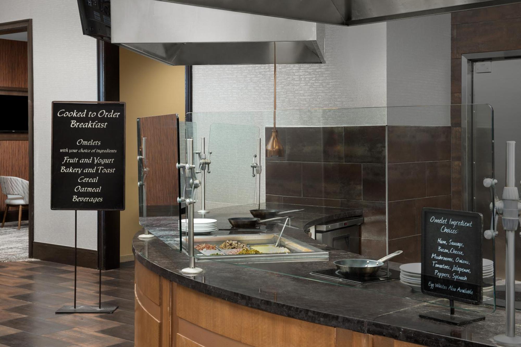 Embassy Suites Springfield Ngoại thất bức ảnh