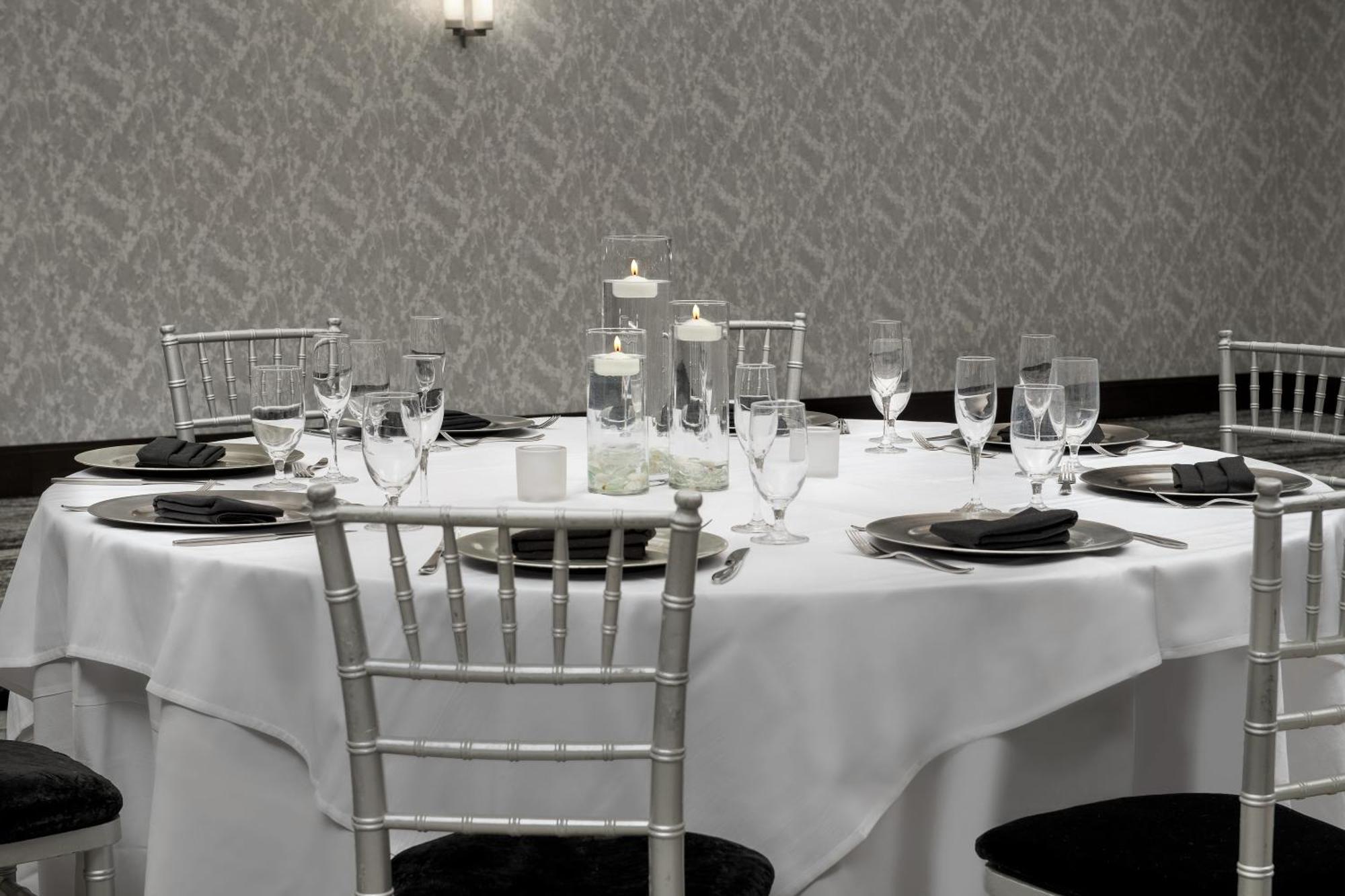 Embassy Suites Springfield Ngoại thất bức ảnh